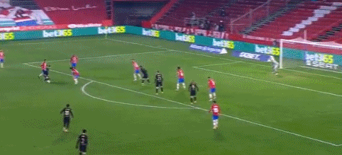 莫斯克拉在对阵小蜜蜂的比赛中伤退，阿森纳后防3人受伤